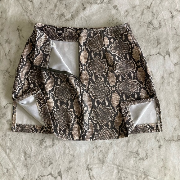 Snake skin look skirt - Picture 2 of 7